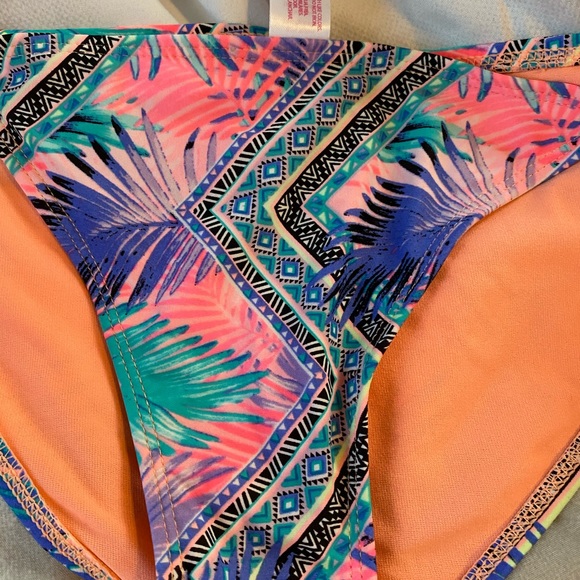 Bikini - Picture 2 of 6